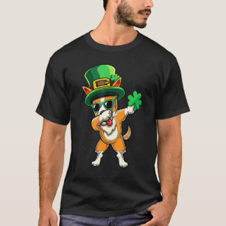 Camiseta Cachorro Corgi Fofo Fazendo Dab com Trevo no Dia d
