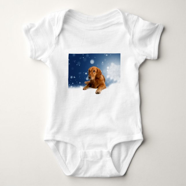Camiseta Cachorro de Ouro giro sentado em estrelas de neve (Frente)