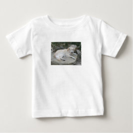 Camiseta Cachorro Descansando Em Uma Rocha