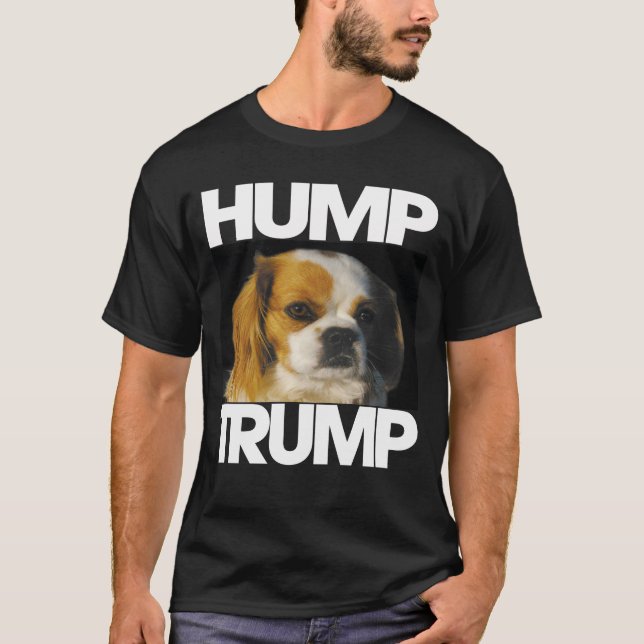 Camiseta Cachorro dizendo Hump Trump (Frente)