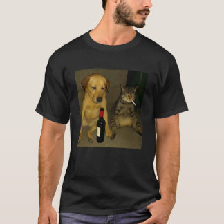 Camiseta Cachorro e Gato Engraçados Fumando Cigarro e Beben