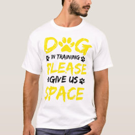 Camiseta Cachorro Em Treinamento Por Favor, Dê-Nos Treiname