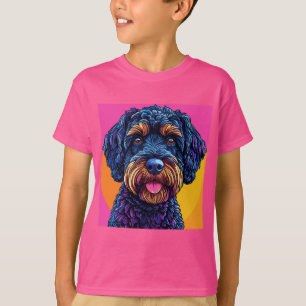 Camiseta Cachorro Feliz Contra Fundo Colorido