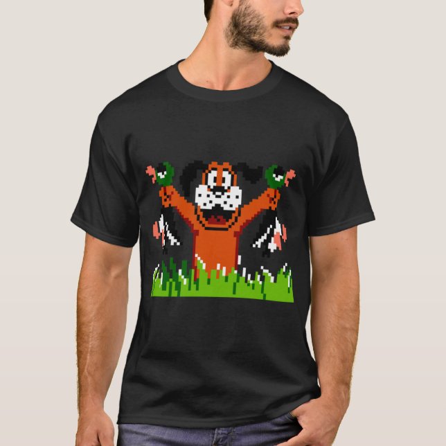 Camiseta Cachorro Feliz Segurando Double Duck Kill do Jogo  (Frente)
