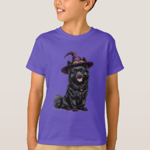Camiseta Cachorro Feliz Usando um Chapéu de Bruxa