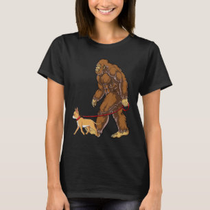Camiseta Cachorro Grande Caminhando Chihuahua Funny Sasquat