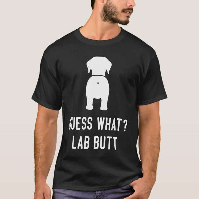 Camiseta Cachorro Labrador Ama Mulheres Negras Adivinham Qu (Frente)