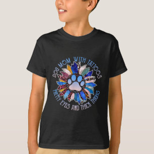 Camiseta Cachorro Mãe Com Tatuagens Olhos Bonito E Coxas Es