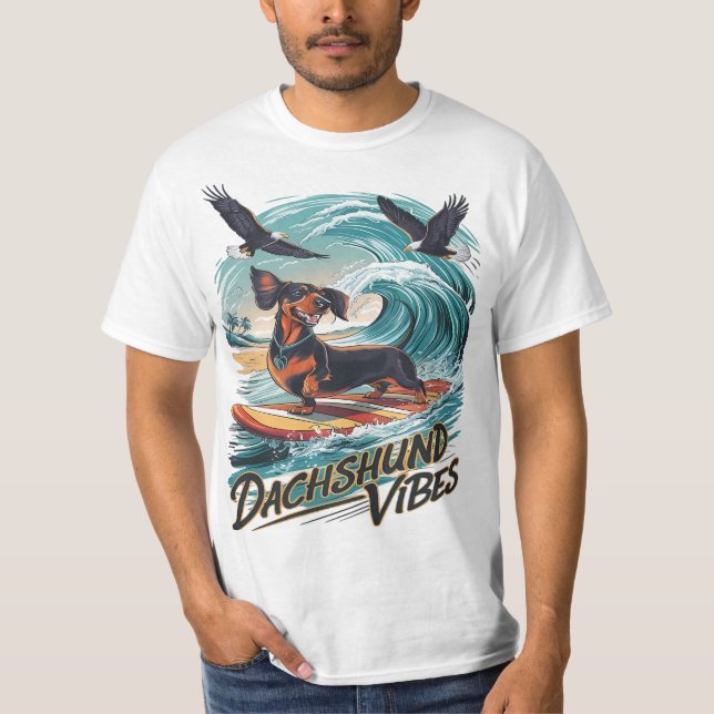 Camiseta Cachorro Majestoso Capturando uma Onda Surfar (Frente)