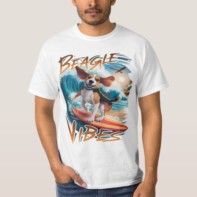 Camiseta Cachorro majestoso navegando nas ondas gigantes (Frente)