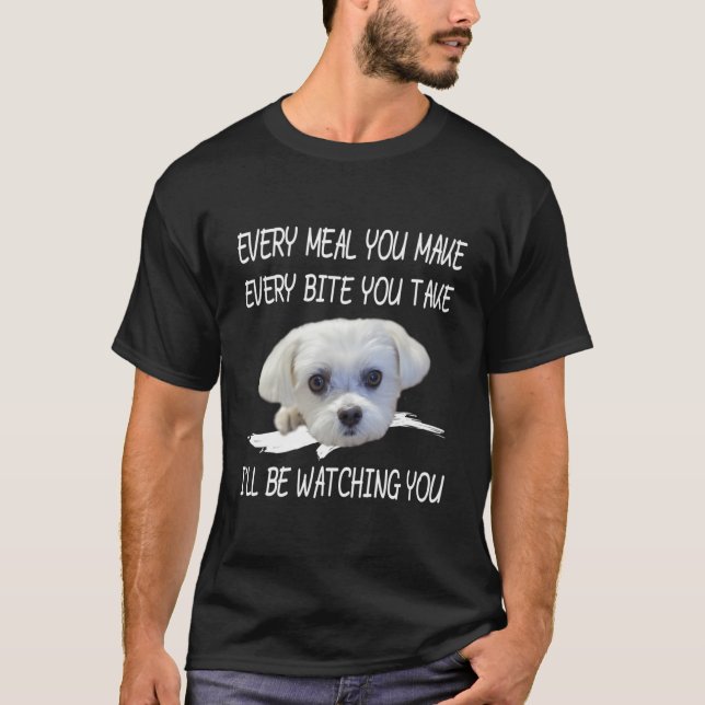 Camiseta Cachorro Maltês Engraçado Observando Proprietário  (Frente)