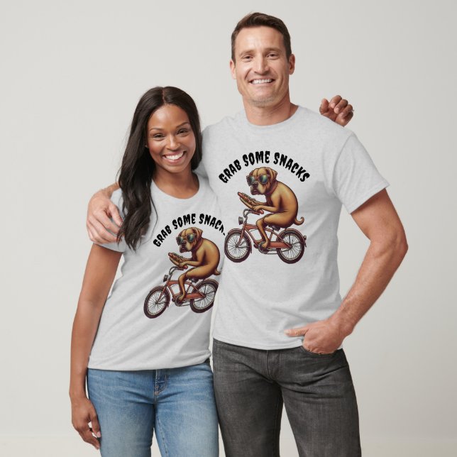 Camiseta Cachorro na Bicicleta Pega alguns Snacks (Unissex)