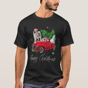 Camiseta Cachorro Norueguês Elkhound Andando no Red Truck 