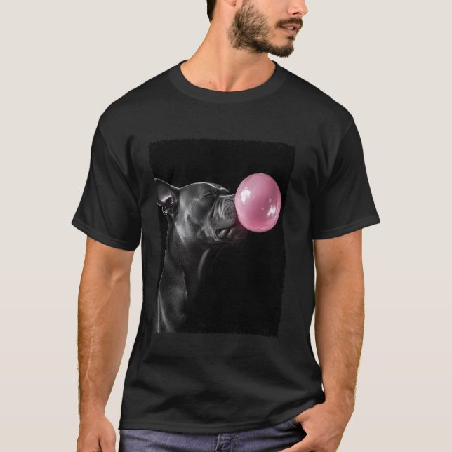 Camiseta Cachorro Pitbull Mastigando Chiclete Rosa (Frente)