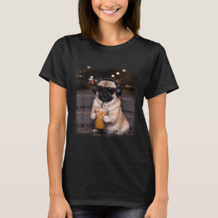 Camiseta Cachorro pug bebendo café gelado amante humor meme