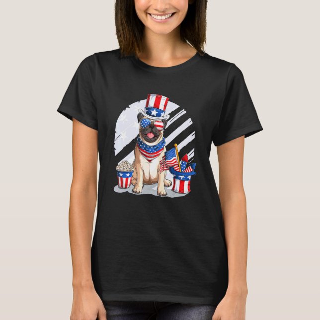 Camiseta Cachorro Pug Beige Fofo Sentado Com Independência  (Frente)