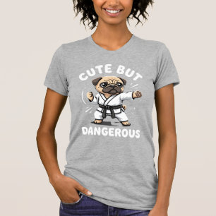 Camiseta Cachorro Pug de Karatê Fofo Mas Perigoso