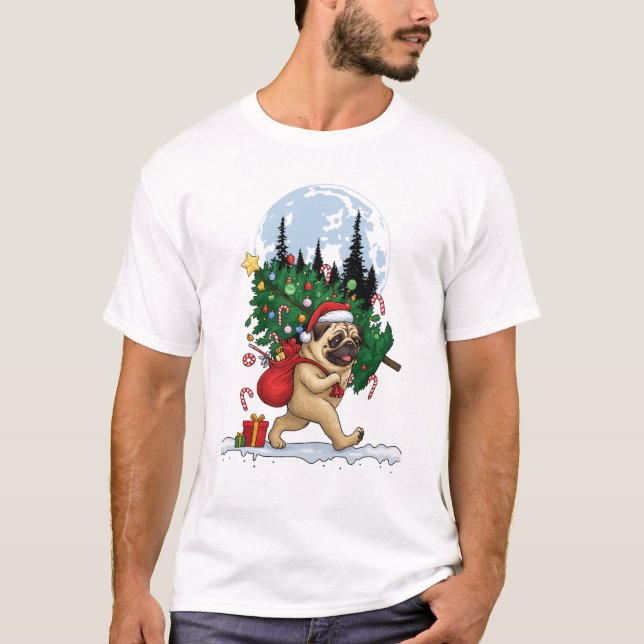 Camiseta Cachorro Pug de Natal Fofo Com Árvore e Presentes  (Frente)