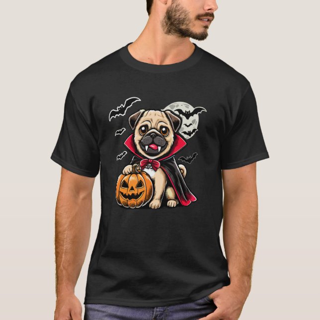Camiseta Cachorro Pug Fofo de Halloween Dracula com Abóbora (Frente)