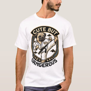 Camiseta Cachorro Pug Fofo Mas Perigoso Chute de Karatê_1