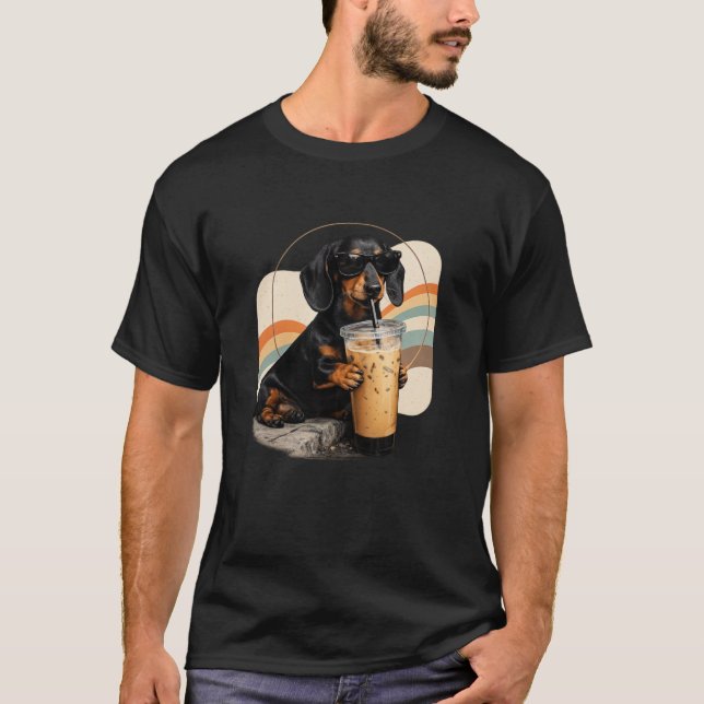 Camiseta Cachorro Salsicha Dachshund Óculos de Sol Bebendo  (Frente)