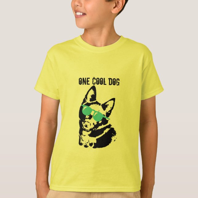 Camiseta Cachorro Schipperke com óculos de sol (Frente)