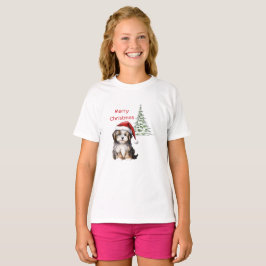 Camiseta Cachorro se senta com árvore de Natal ao fundo