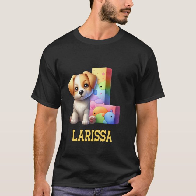 Camiseta Cachorros - Letra Larissa Nome Cachorro Arco-Íris (Frente)