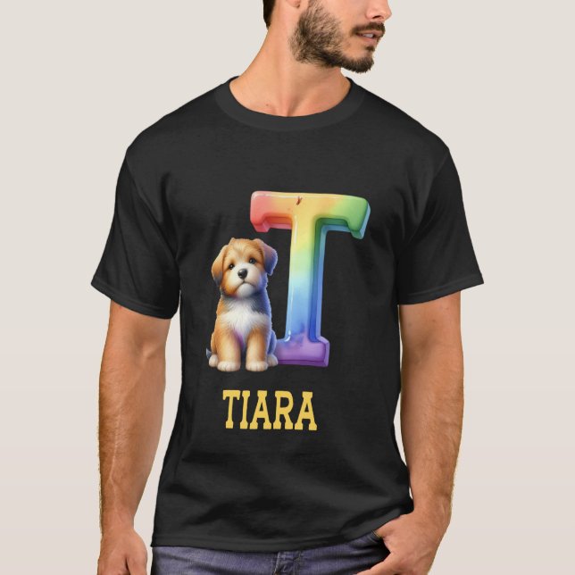 Camiseta Cachorros - Letra Tiara Nome Cachorro Arco-Íris (Frente)