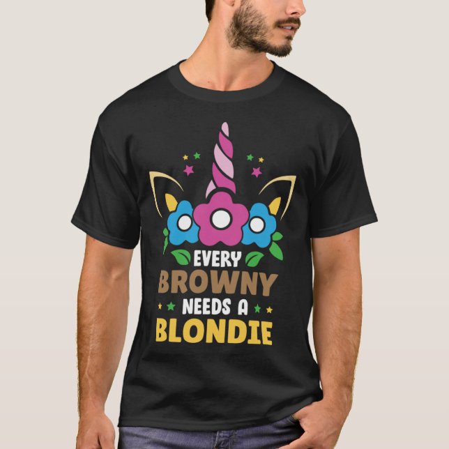 Camiseta Cada Brownie precisa de um parceiro de mocinha Tus (Frente)