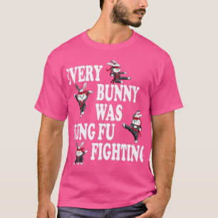 Camiseta Cada Coelhinha Era Kung Fu Combatendo Taekwondo Ka