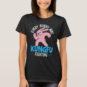 Camiseta Cada Coelhinha Era Kung Fu Lutando O Sussurro Do C