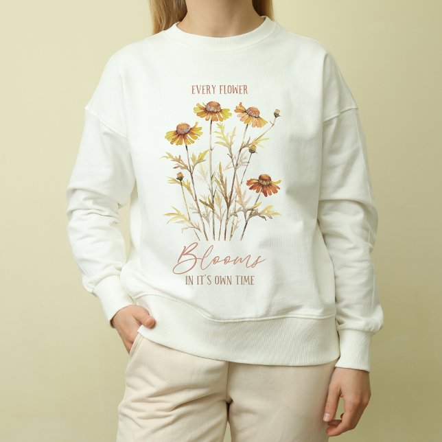 Camiseta Cada Flor Bloomia no Seu Próprio Tempo, Víblias de (Criador carregado)