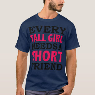 Camiseta Cada Garota Alta Precisa de um Amigo Curto, Melhor