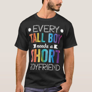 Camiseta Cada Garoto Alto Precisa De Namorado Lgbt Valentin