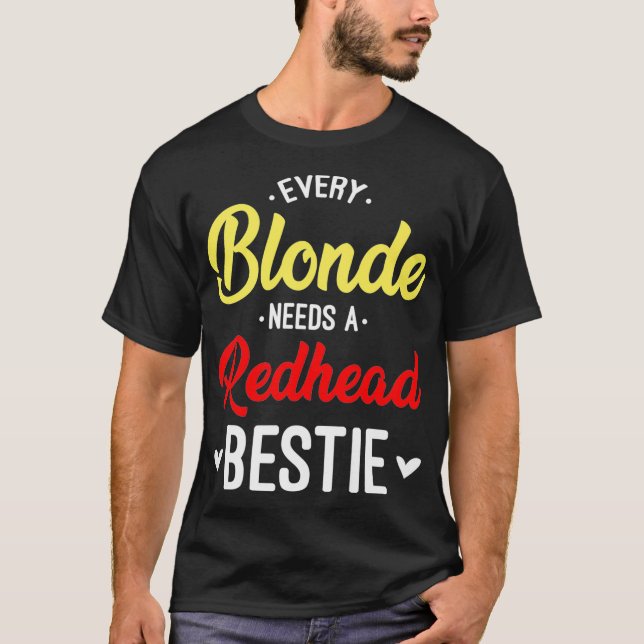 Camiseta Cada Loira Precisa De Uma Bestie Ruiva Que Seja Ma (Frente)
