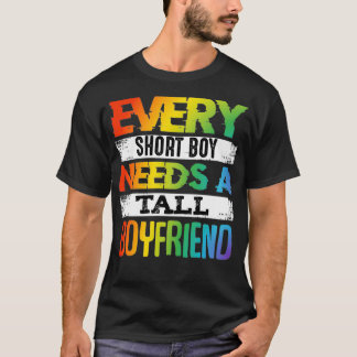 Camiseta Cada Menino Curto Precisa De Alto Namorado LGBT Va