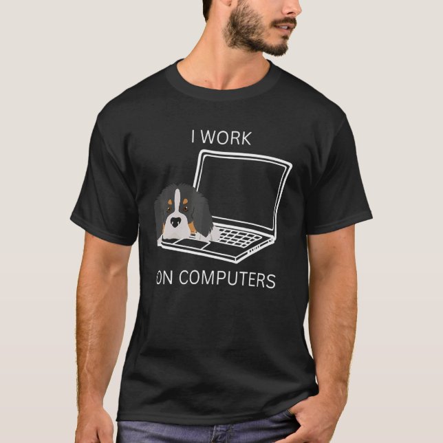 Camiseta Cães a trabalhar em computadores cães sarcásticos  (Frente)