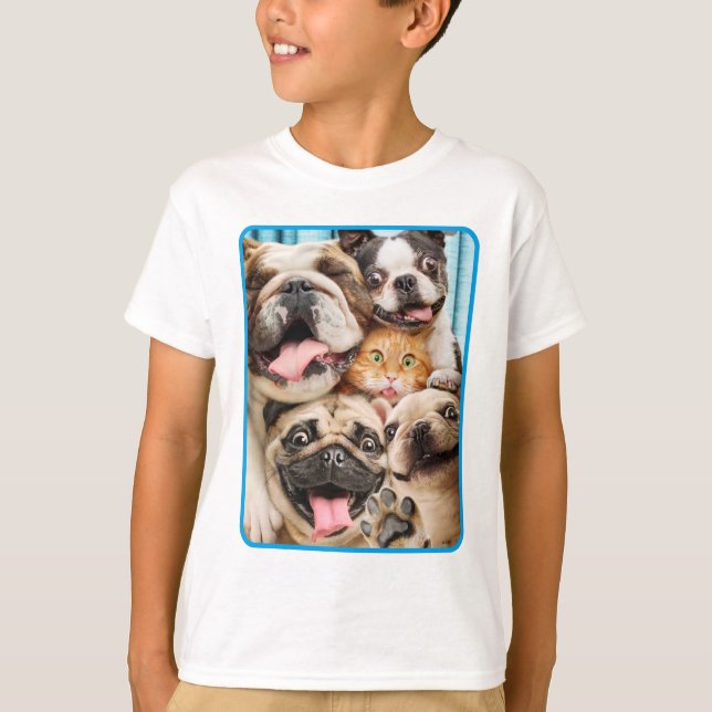 Camiseta Cães e uma Foto de Grupo de Gatos (Frente)