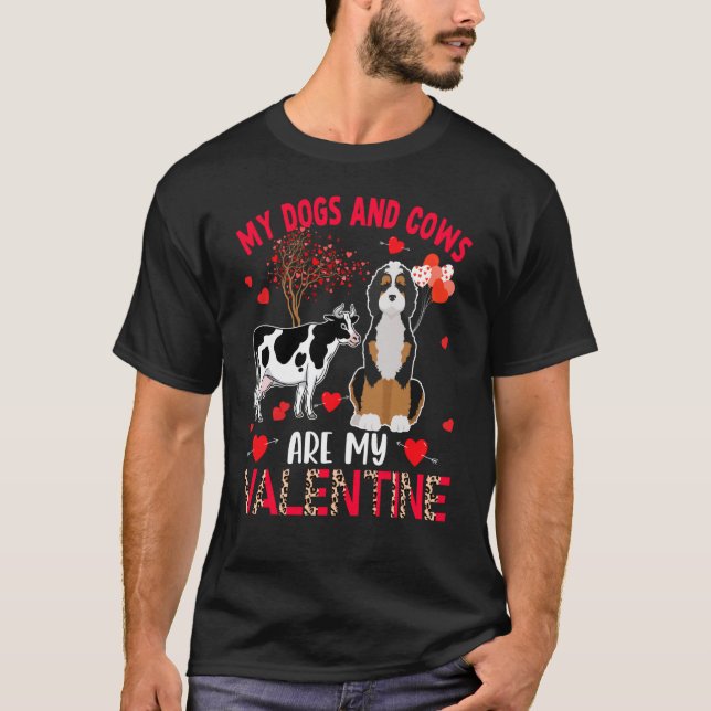 Camiseta Cães E Vacas São Meu Bernedoodle De Valentim Com C (Frente)