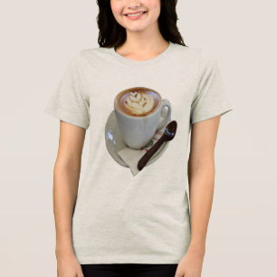 Camiseta Café Americano com Design de Tulipa e Chocolate