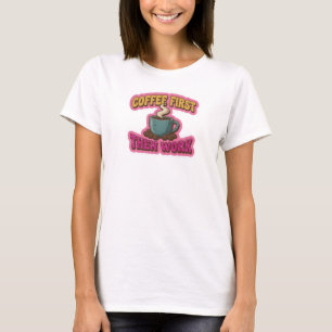 Camiseta CAFÉ CRIATIVO PRIMEIRO, TRABALHO DEPOIS Estampa de