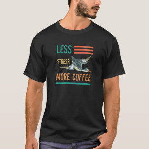 Camiseta Café Cuz Pato Gansos Menos Estresse Mais Café