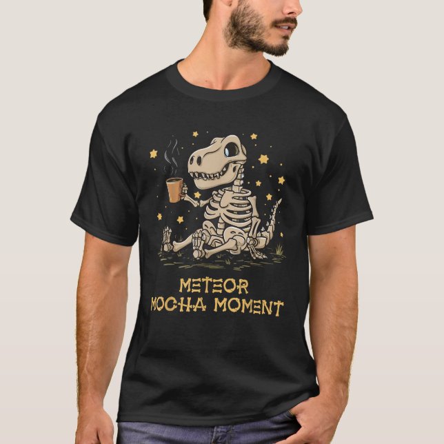 Camiseta Café Dinossauro Cute Meteor Mocha Extinção de Mome (Frente)