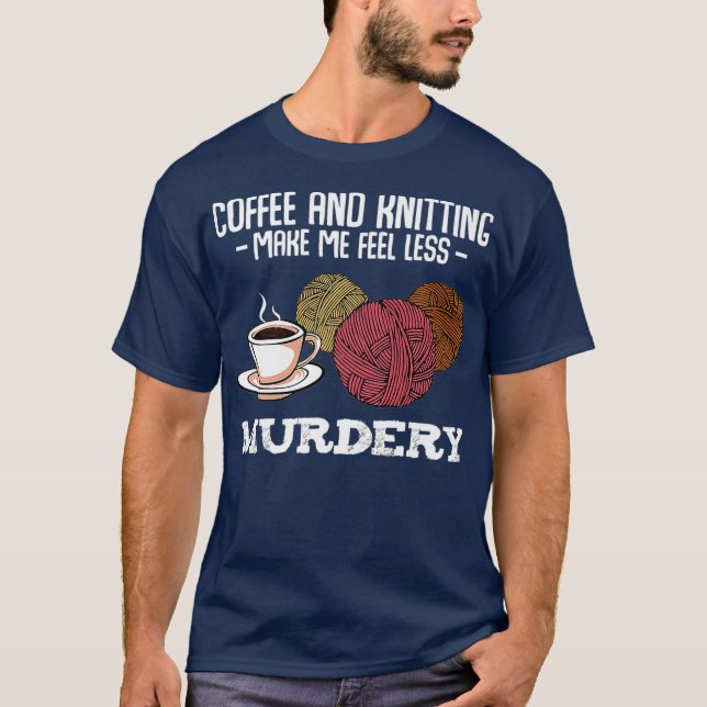 Camiseta Café e tricô me fazem sentir menos assassinado (Frente)