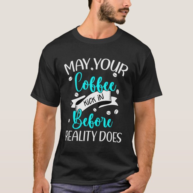 Camiseta Café Engraçado Pode Ser Que Ele Chegue Antes Da Re (Frente)