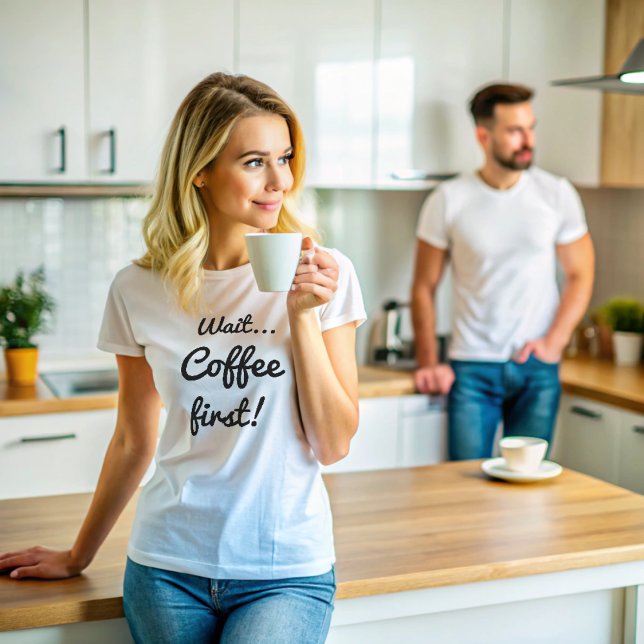 Camiseta Café Primeiro Citação Divertida com Texto Branco (Wait... Coffee First! t-shirt)