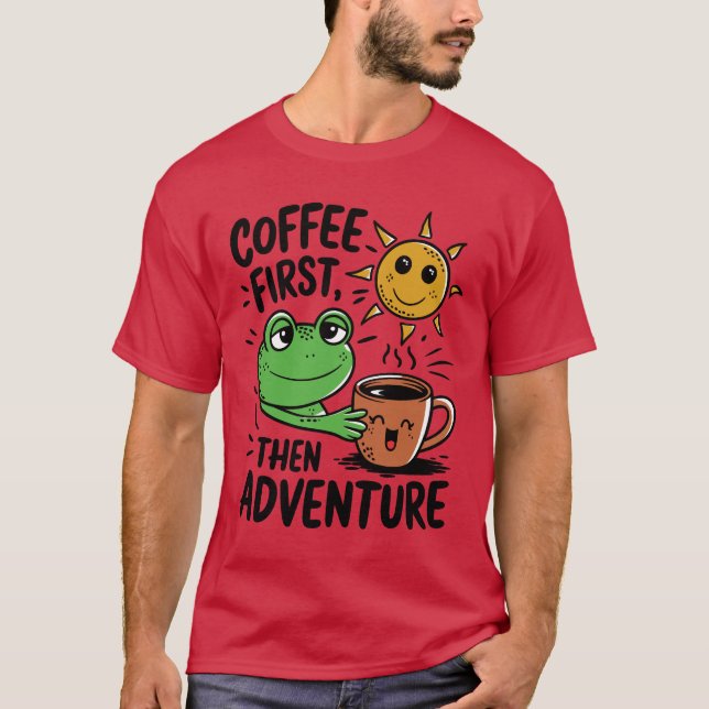Camiseta Café Primeiro Depois Aventura - Sapo De Manhã Boni (Frente)