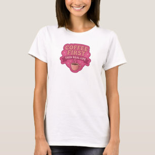 Camiseta CAFÉ PRIMEIRO ENTÃO VIDA REAL Motivo Artístico