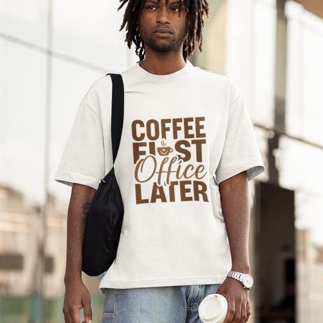 Camiseta Café Primeiro Escritório Mais Tarde - Engraçado Tr (Criador carregado)